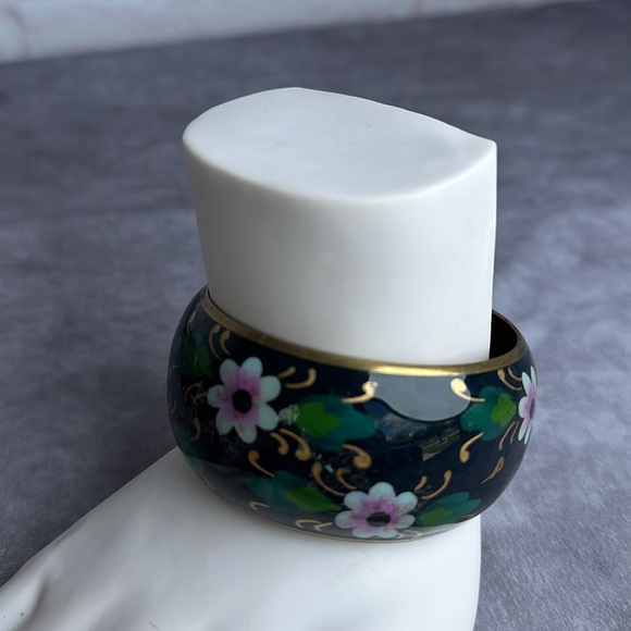 Gorgeous Lot of Bangle Fashion Bracelets Bangles - Picture 10 of 12